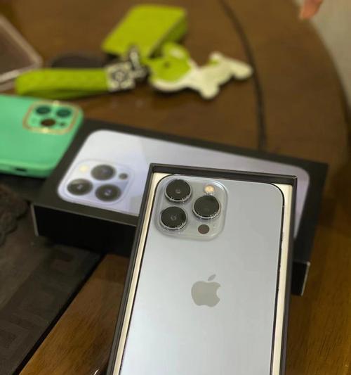 iPhone13与iPhone13Pro（深入比较iPhone13和iPhone13Pro的功能和特色）